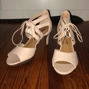Clarks heels - blush pink soft cushion size 6 1/2